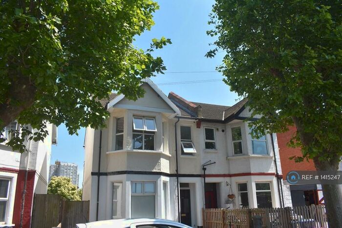 1 Bedroom Flat To Rent In Hamlet Court Road, Westcliff-On-Sea, SS0