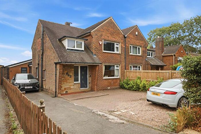 3 Bedroom Semi-Detached House For Sale In Bradford Road, Huddersfield, HD2