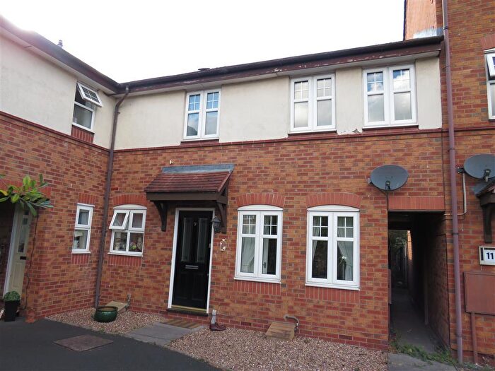 3 Bedroom House To Rent In Abbey Close, Stafford, ST17