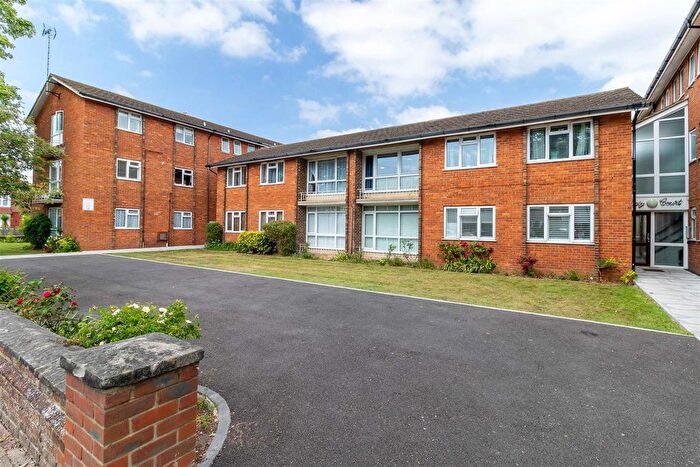 2 Bedroom Flat For Sale In Rugby Road, Worthing, BN11