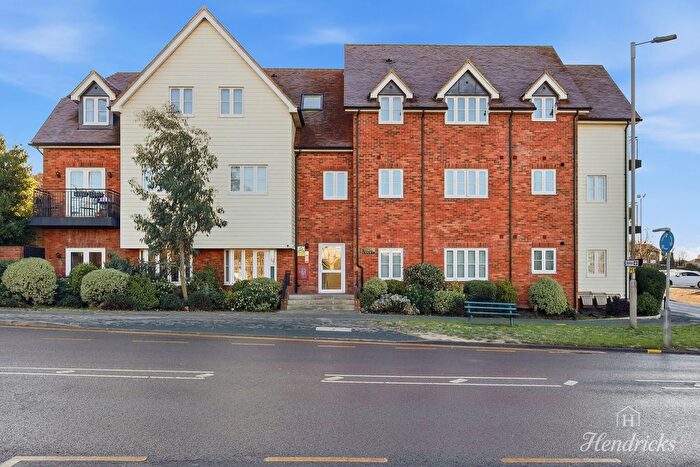 2 Bedroom Flat For Sale In Essex Way, Benfleet, SS7