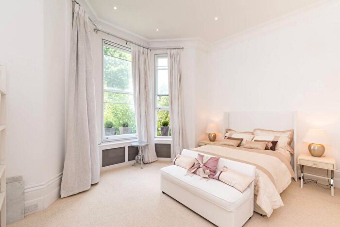 2 Bedroom Flat For Sale In Redcliffe Gardens, Chelsea, London, SW10