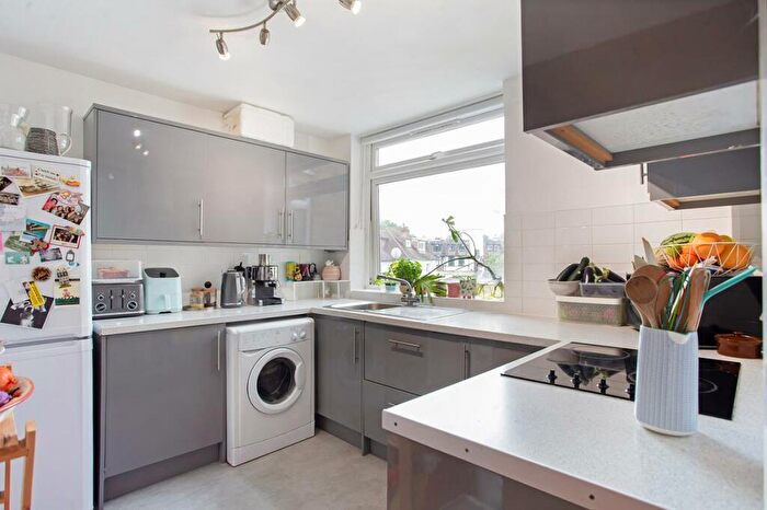 2 Bedroom Flat To Rent In Grovelands, Palace Road, KT1