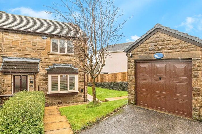 3 Bedroom End Of Terrace House For Sale In Stoneleigh Court, Shelley, Huddersfield, HD8