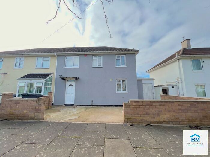 3 Bedroom Semi-Detached House To Rent In Blundell Road, Leicester, LE5