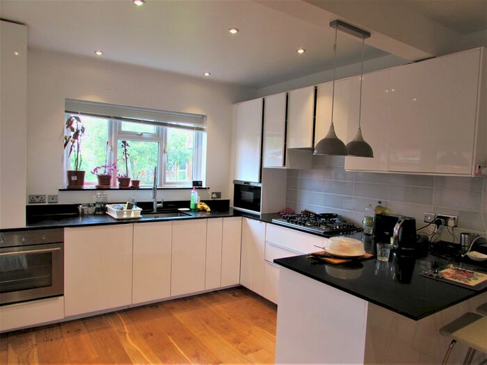 4 Bedroom Semi-Detached House To Rent In Valley Drive, London, NW9