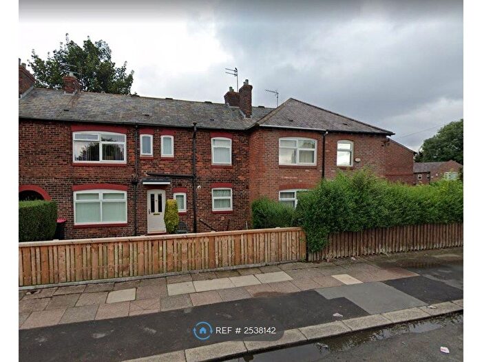 4 Bedroom Semi-Detached House To Rent In Littleton Road, Salford, M7
