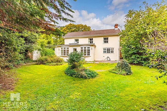 3 Bedroom Detached House For Sale In Smugglers Lane North, Christchurch, BH23