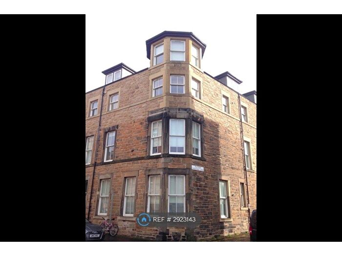2 Bedroom Flat To Rent In Watson Crescent, Edinburgh, EH11