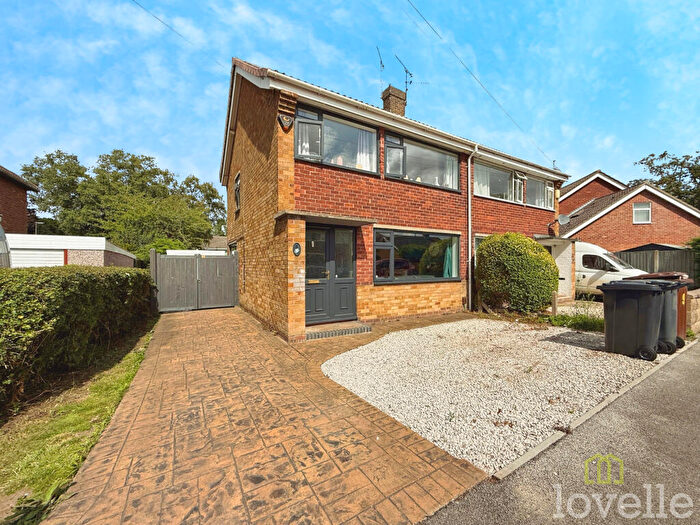 3 Bedroom Semi-Detached House For Sale In St Margarets Close, Lincoln, LN6