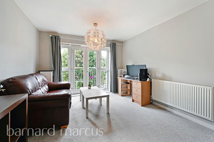 1 Bedroom Flat For Sale In Hemlock Close, London, SW16