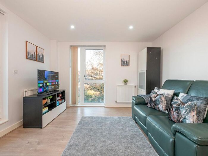 2 Bedroom Flat To Rent In London Borough Of Barnet, NW9