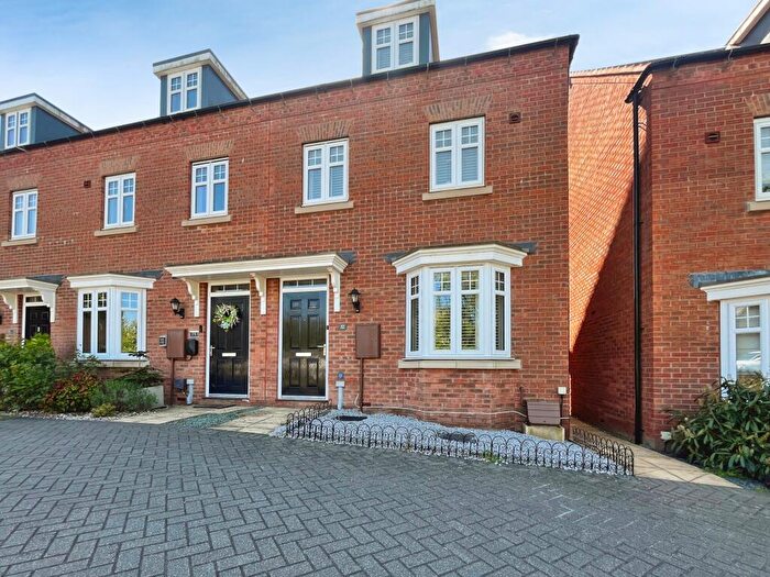 3 Bedroom Town House For Sale In Hall Lane, Drakelow, Burton-on-Trent, DE15