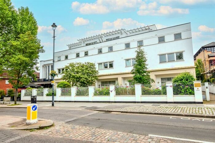 2 Bedroom Apartment To Rent In High Street, Berkhamsted, HP4