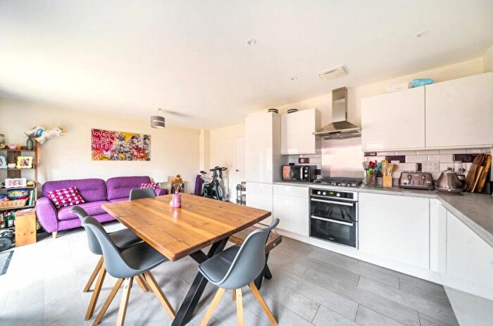 4 Bedroom Detached House For Sale In Teal Walk, Biddenham, MK40