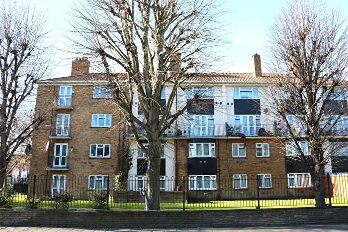 2 Bedroom Flat For Sale In Chingford Road, Walthamstow, E17