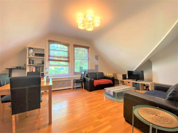 2 Bedroom Flat To Rent In Bedford Hill, Balham, SW12