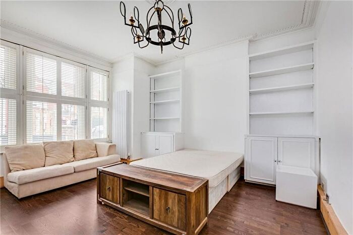 3 Bedroom Flat To Rent In Fulham Palace Road, London, SW6