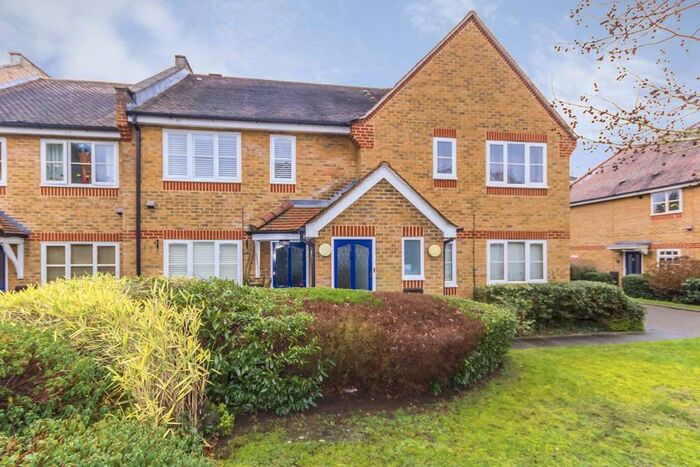 1 Bedroom Flat To Rent In Thames Street, Sunbury-On-Thames, TW16