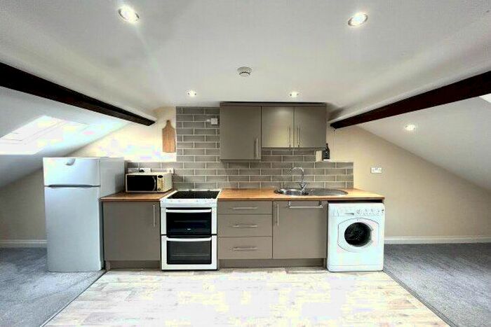 2 Bedroom Flat To Rent In Doncaster Road, Wakefield, WF1