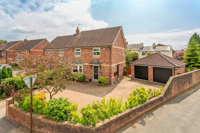 4 Bedroom Detached House For Sale In Park Lane, Burn, YO8