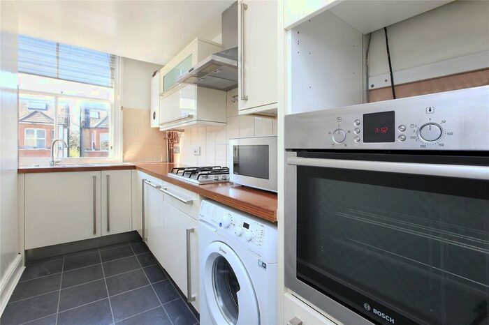 1 Bedroom Flat To Rent In Longley Road, Tooting, SW17