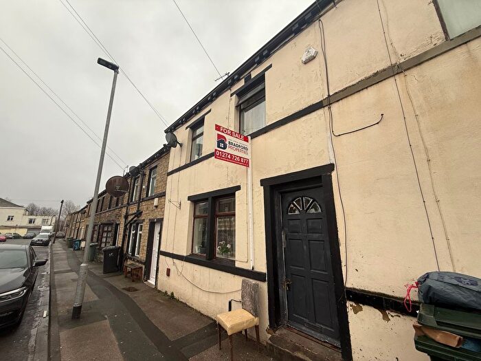 2 Bedroom Terraced House For Sale In Parratt Row, Bradford, BD3