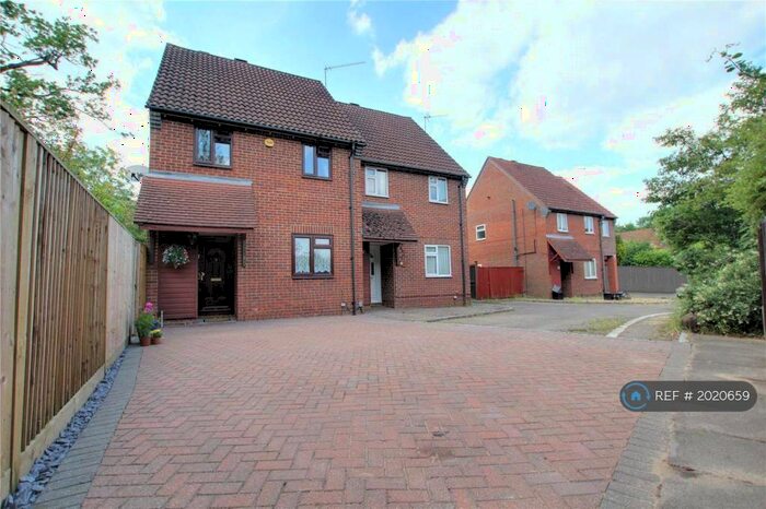 3 Bedroom Semi-Detached House To Rent In Carland Close, Reading, RG6