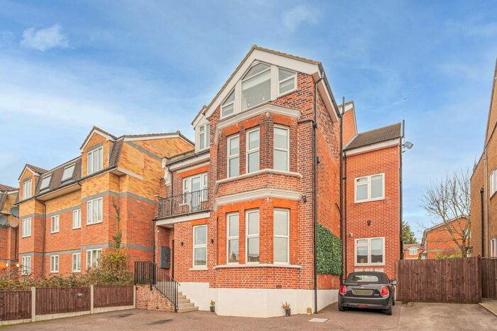 2 Bedroom Flat To Rent In Park Road, East Barnet, Barnet, EN4