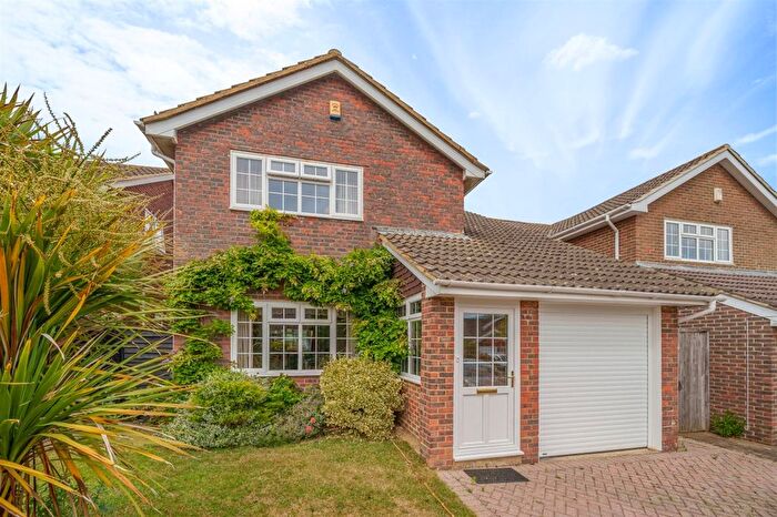 3 Bedroom Detached House For Sale In Hormare Crescent, Storrington, RH20