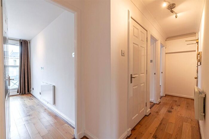 2 Bedroom Flat To Rent In St. Bernards Crescent, Edinburgh, EH4