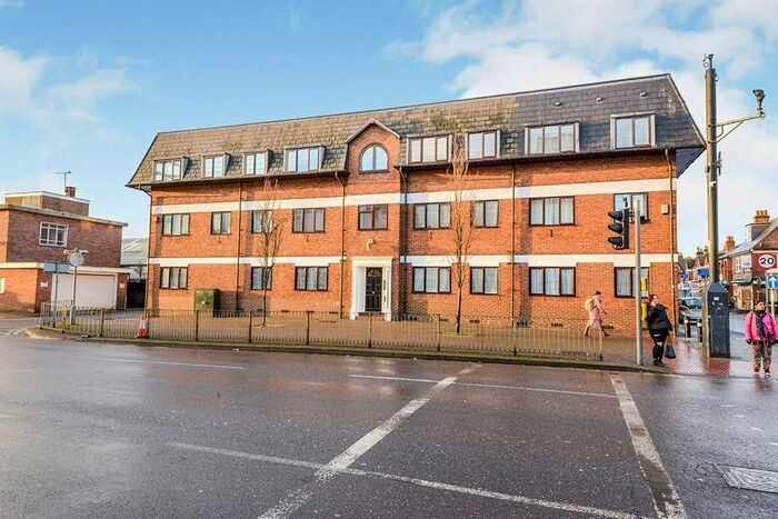 1 Bedroom Flat To Rent In Exchange Road, Watford, WD18