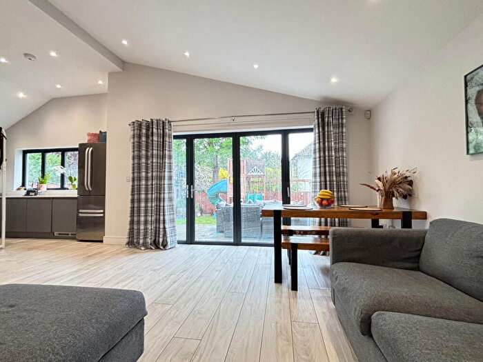 3 Bedroom Detached Bungalow For Sale In St. Albans Hill, Hemel Hempstead, HP3