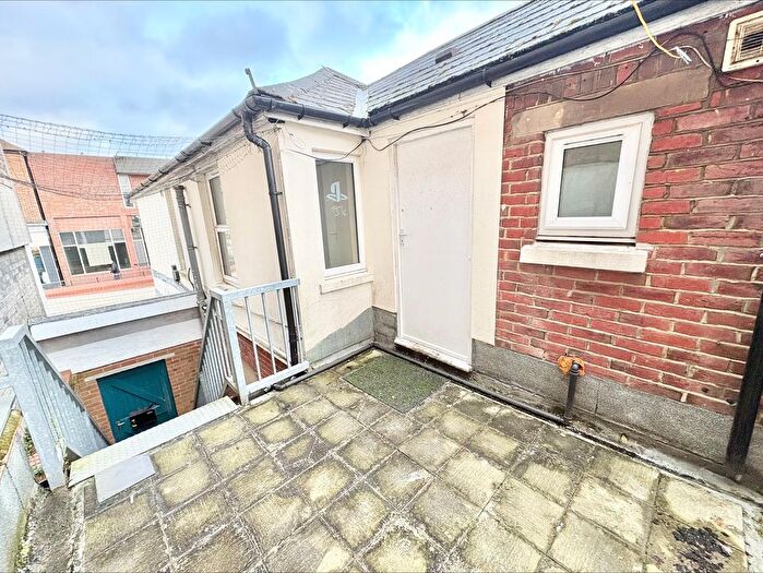 2 Bedroom Flat To Rent In Bitterne Village, Southampton, SO18