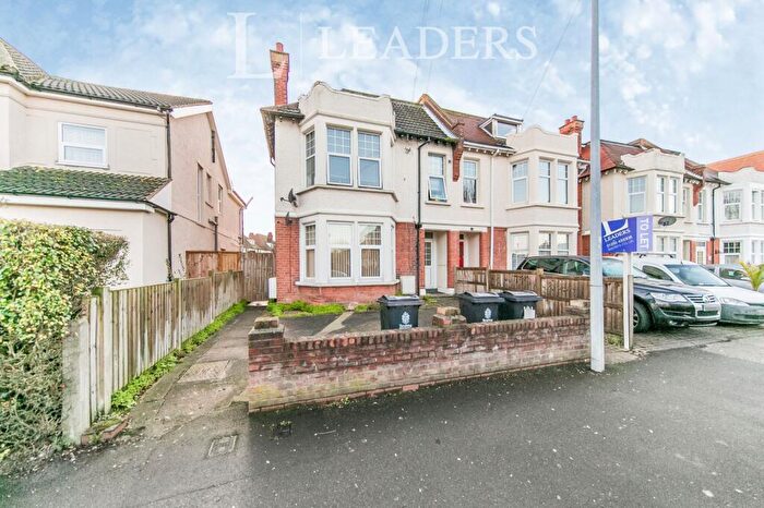 Studio To Rent In Vista Road, Close To Station, CO15
