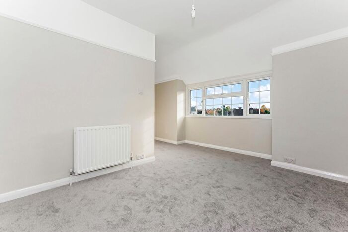 3 Bedroom Flat To Rent In Croydon Road, Beckenham, BR3