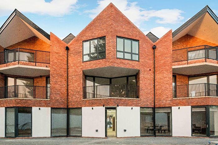 2 Bedroom Flat To Rent In Flat, Alpine House, A Cuckoo Hall Lane, London, N9