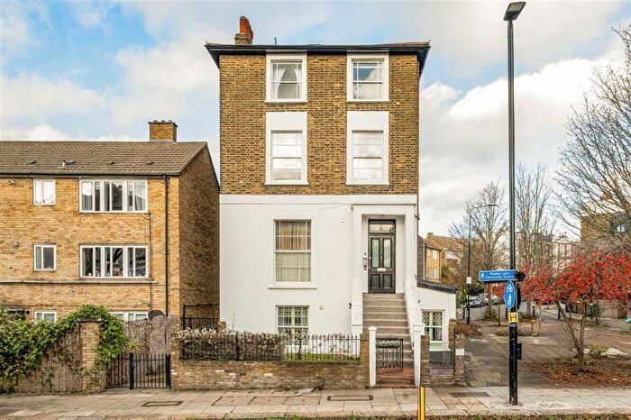 3 Bedroom Flat To Rent In Agar Grove, Camden, NW1