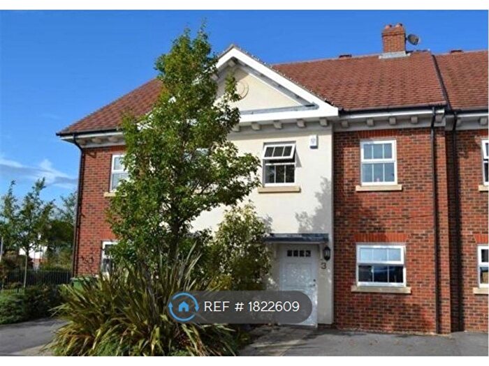 3 Bedroom Terraced House To Rent In Jago Court, Newbury, RG14