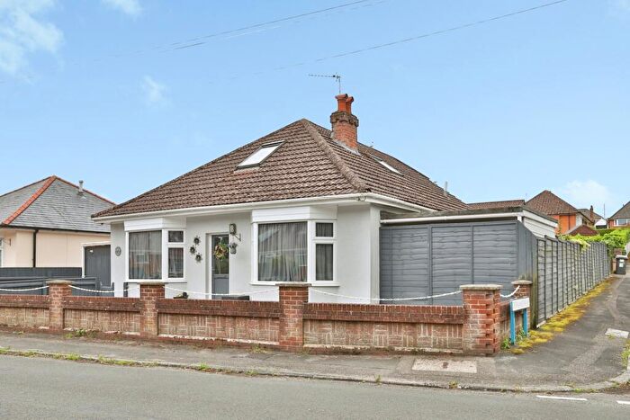 4 Bedroom Bungalow For Sale In Howeth Road, Bournemouth, Dorset, BH10