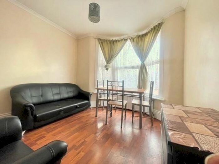 2 Bedroom Flat To Rent In Bushey Road Plaistow, E13