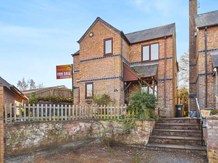 4 Bedroom Detached House For Sale In High Street, Greens Norton, NN12