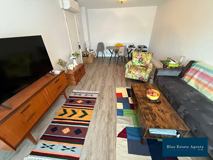 2 Bedroom Maisonette To Rent In Thistleworth Close, Isleworth, TW7