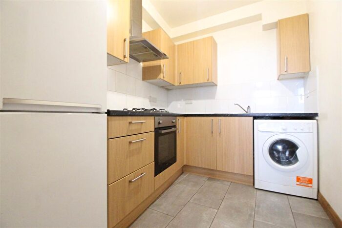 Studio To Rent In (All Bills Included) Queens Road, Walthamstow, E17