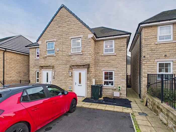 3 Bedroom Semi Detached House For Sale In Fetlock Drive, Bradford, BD2