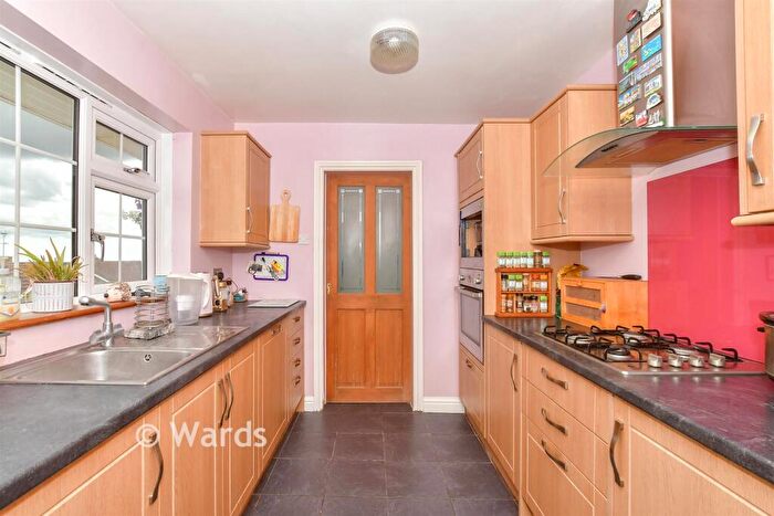2 Bedroom Detached Bungalow For Sale In St. Andrew's Gardens, Shepherdswell, Kent, CT15