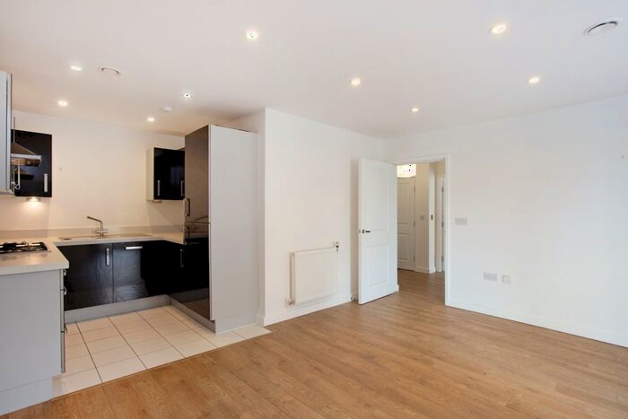 2 Bedroom Flat To Rent In Greenwich High Road, Greenwich, SE10