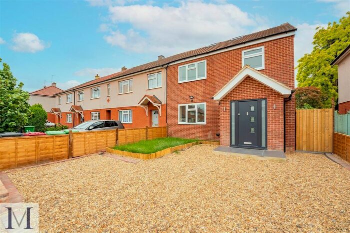 4 Bedroom End Of Terrace House To Rent In Gosling Road, Langley, Slough, SL3