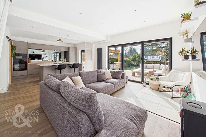 4 Bedroom Chalet For Sale In Holmesdale Road, Brundall, Norwich, NR13