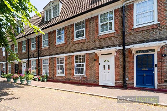 3 Bedroom Maisonette For Sale In Aeroville, Colindale, NW9